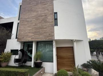 Casa · 357m² · 5 Recámaras · 3 Estacionamientos · Casa en Cluster 888 (Lomas de Angelópolis I)
