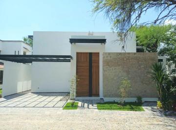 Casa de 4 habitaciones, León · Casa en Venta Portones del Carmen