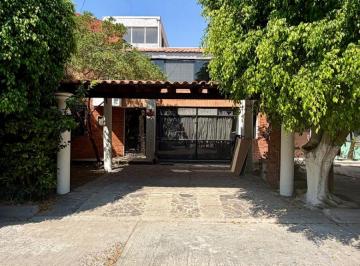 Casa de 4 habitaciones, León · Se Renta Casa en Portones del Moral II, Zona Centrica