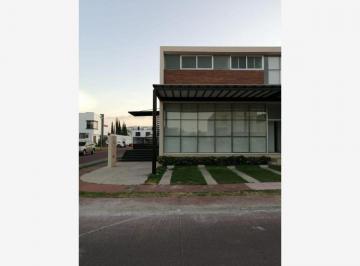 Casa en condominio de 4 habitaciones, Tlajomulco de Zúñiga · Casa en Renta en Fraccionamiento La Rioja