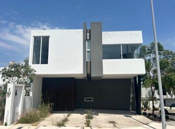 Casa de 4 habitaciones, El Marqués · Venta Casa en Esquina, Precio de Oportunidad, Cuenta con 4 Recamaras
