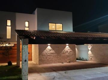 Casa en condominio · 356ha · 4 Recámaras · 3 Estacionamientos · Espectacular Casa con Jardin a Estrenar a Solo 4 Minutos de Centro de San Miguel
