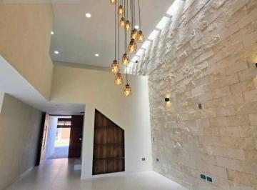 Casa en condominio · 4 Recámaras · 3 Estacionamientos · Espectacular Casa con Jardin a Estrenar a Solo 4 Minutos de Centro de San Miguel