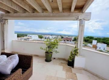 Casa en condominio · 290ha · 3 Recámaras · 2 Estacionamientos · Increíble Casa en Club Hípico Otomí Amueblada en Renta