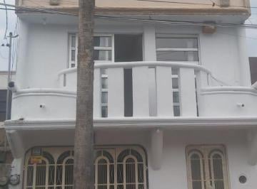 Casa de 5 habitaciones, Apodaca · Se Vende Casa en Residencial Los Robles Apodaca (Tres Pisos)