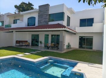 Casa de 4 habitaciones, Jiutepec · Casa con Alberca Privada Jacuzzi, Amplio Jardín Excelentes Acabados