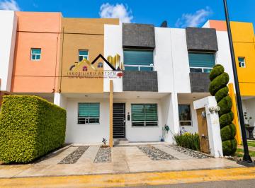 Casa · 151m² · 3 Recámaras · 3 Estacionamientos · Se Vende Casa en Excelente Ubicación, Atras Iglesia La Villita Pachuca