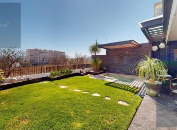 Casa · 475m² · 3 Recámaras · 3 Estacionamientos · Casa en Fraccionamiento Cumbres del Lago