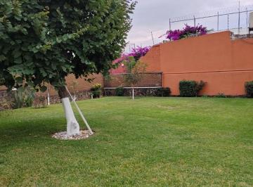 Casa de 5 habitaciones, Cuernavaca · Casa Sola en Venta con Amplio Jardín en Ocotepec