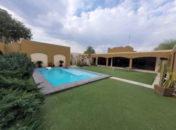 Casa · 525m² · 3 Recámaras · 8 Estacionamientos · Casa de Una Planta en Venta en Valle de Los Reyes