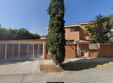 Casa de 4 habitaciones, Zapopan · Excelente Casa en Bugambilias en Remate