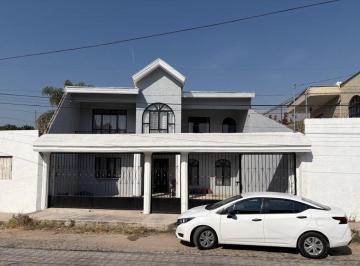 Casa de 10 habitaciones, Tlajomulco de Zúñiga · Casa Venta 216 m², Tulipanes