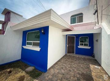 Casa · 142m² · 3 Recámaras · 1 Estacionamiento · Casa en Venta de Jardines del Valle de 3 Recámaras
