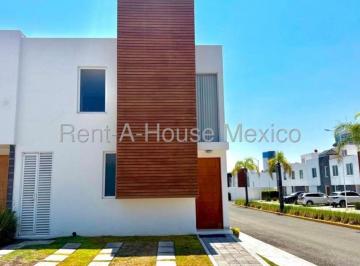 Casa en condominio Venta de 2 habitaciones · Casa en Venta en Esquina 2 Recamaras con Baño y Amplio Jardín, Juriquilla Santa Fe Gpt2318