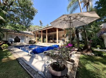 Casa · 360m² · 4 Recámaras · 2 Estacionamientos · Casa en Venta en Vista Hermosa