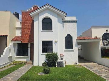 Casa de 3 habitaciones, Zapopan · Casa en Venta en Bugambilias