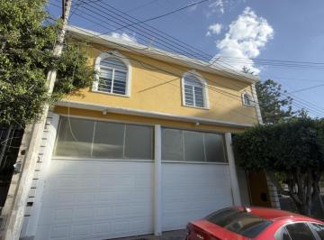 Casa · 320m² · 6 Recámaras · 4 Estacionamientos · Casa en Arboledas