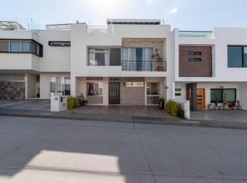 Casa en condominio de 3 habitaciones, Querétaro · Casa Milenio en Venta, Amenidades 3 Recam. 3.5 Baños, 3 Autos, 3niveles, Zona Consolidada, Plusvalia