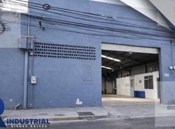 Bodega comercial · 1000m² · 5 Estacionamientos · Bodega en Renta en Guadalupe