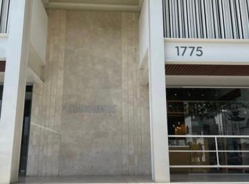 Local comercial de 3 habitaciones, Guadalajara · Local Comercial con Acabados de Lujo