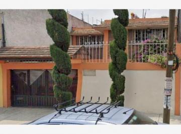 Casa de 4 habitaciones, Venustiano Carranza · Casa en Venta Moctezuma