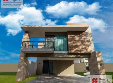 Casa · 200m² · 3 Recámaras · 2 Estacionamientos · Casa en Venta en Santiago, Nuevo León