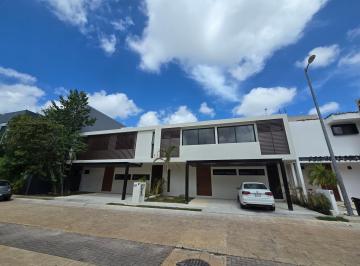 Casa · 244m² · 3 Recámaras · 2 Estacionamientos · Casa Nueva Venta Arbolada Residencial Cancun $6.950 Mdp