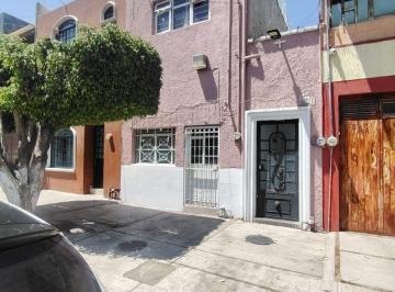 Casa de 4 habitaciones, Guadalajara · Bonita Casa con Excelente Ubicación en La Col. La Penal Cercas de La Preparatoria 3 y Prepa 2