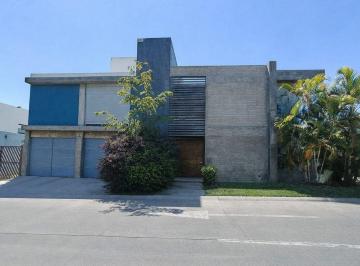 145ac1ad2eb223a2c26814bdf482620da9311944f4f3ce6b40b0ea3a4fab01c6 · Casa en Venta Condominio Villa Verona, Zapopan