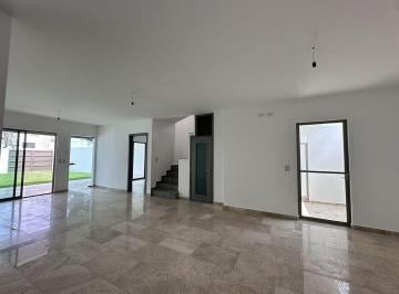 Casa · 240m² · 4 Recámaras · 2 Estacionamientos · Casa en Jacarandas