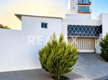 Departamento · 360m² · 3 Recámaras · 2 Estacionamientos · Penthouse Amueblado en Venta con Vista a Tijuana y San Diego, en Zona Centro.