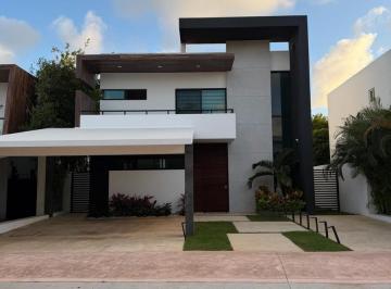 Casa · 381m² · 4 Recámaras · 3 Estacionamientos · Casa en Venta en Lagos del Sol, Cancún