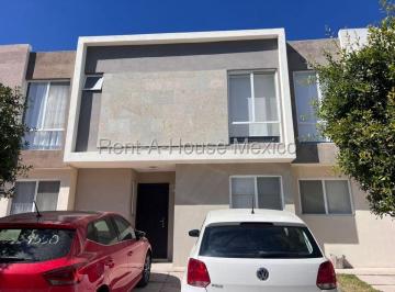 Casa de 2 habitaciones, El Marqués · Casa Amueblada en Renta en Zakia | 2 Rec + Estudio o 3er Rec | 3 Baños | Frente a Plazas Amenidades