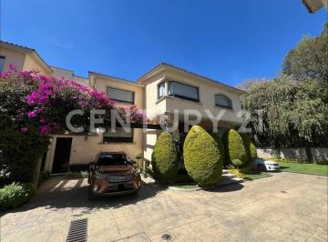 Departamento · 269m² · 5 Recámaras · 3 Estacionamientos · Impecable Casa en Condominio