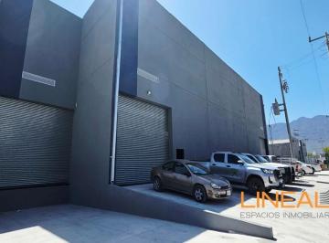 Bodega comercial · 1900m² · 8 Estacionamientos · Bodega en Renta en Santa Catarina