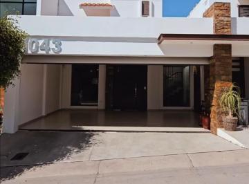 Casa · 233m² · 3 Recámaras · 2 Estacionamientos · Casa en Venta en Perisur