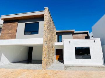 Casa de 4 habitaciones, Arteaga · Muy Amplia Casa en Venta en Fraccionamiento Privado de Más Alta Exclusividad en Arteaga, Coahuila