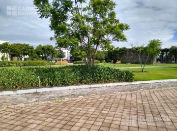Terreno / Lote · 629m² · Terreno en Venta Frente a Parque en El Campanario