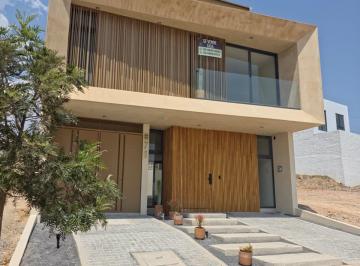 Casa de 4 habitaciones, Zapopan · ¡Tu Nuevo Hogar Te Espera en Capital Norte!