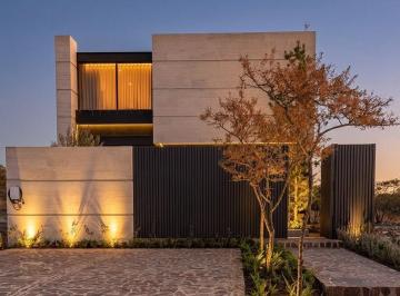 Casa · 360m² · 3 Recámaras · 4 Estacionamientos · ¡Ahorra $800,000! Estrena Modelo Le Mans Al Norte de León (Pago Contado) Campiña Francesa