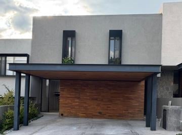 Casa en condominio de 3 habitaciones, Querétaro · Renta Casa en Altozano Muy Amplia con Opcion a 4ta Rec y Cuarto de Servicio