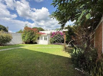 Casa de 4 habitaciones, Querétaro · ¡Baja de Precio! Casa en Venta en Jurica con 2 Recamaras en Pb, en Privada