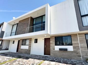 Casa en condominio de 3 habitaciones, Querétaro · Venta / Remate de Casa de 3 Recámaras en Privada Dentro de El Refugio, Querétaro