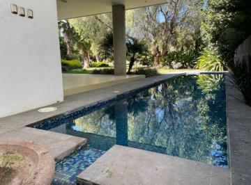 Casa en condominio · 510m² · 5 Recámaras · 3 Estacionamientos · Casa con Alberca Jurica Campestre en Venta