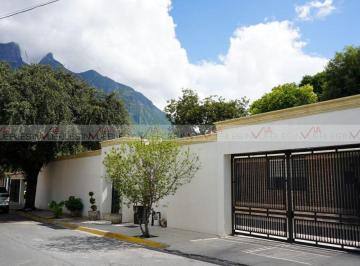 Casa · 370m² · 3 Recámaras · 3 Estacionamientos · Casa en Venta en Monterrey