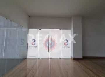 Local comercial · 154m² · 4 Estacionamientos · Local en Venta en Planta Baja - (4)