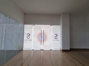 Local comercial · 154m² · 4 Estacionamientos · Local en Venta en Planta Baja - (4)