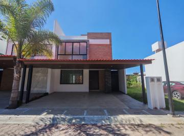 Casa · 220m² · 4 Recámaras · 2 Estacionamientos · Casa en Venta Fraccionamiento Morillotla San Andrés de Cholula Puebla.
