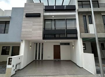 Fachada Principal · Venta de Casa en Colina II, Lago Esmeralda