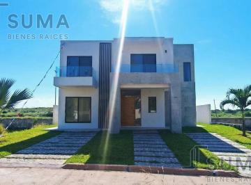 Casa · 179m² · 3 Recámaras · 2 Estacionamientos · Casa en Venta en Fracc. Velamar, Altamira Tamaulipas. Cerca de La Playa.